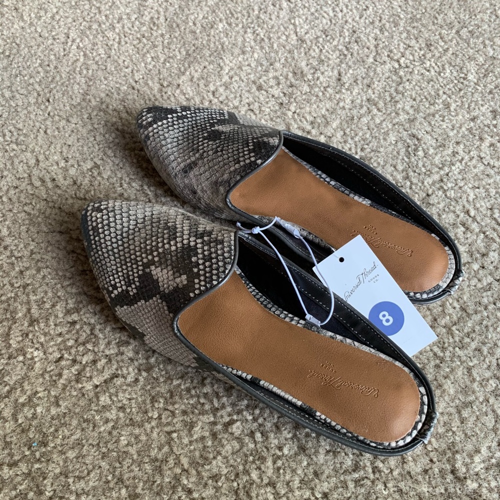 NWT universal thread pointed flats - Picture 3 of 9